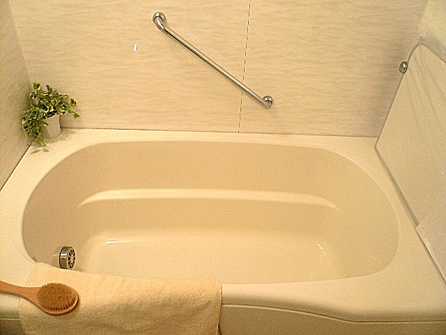 浴室　ゆったりとした浴槽