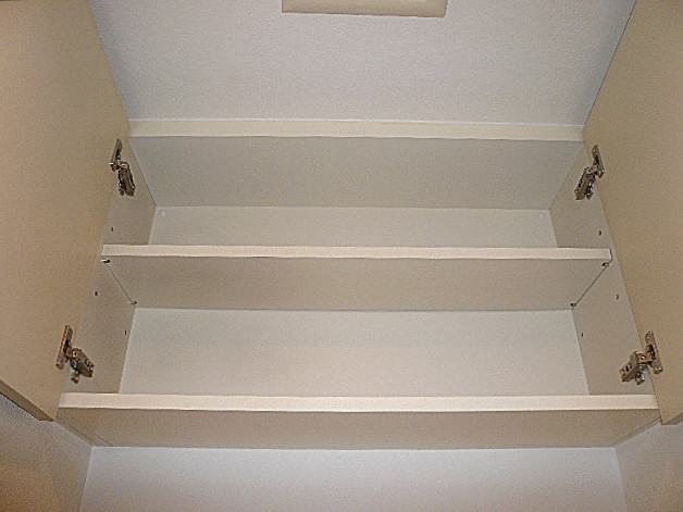 トイレ　吊戸棚