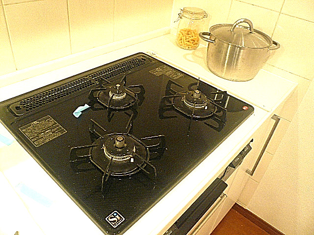 キッチン　3口コンロ