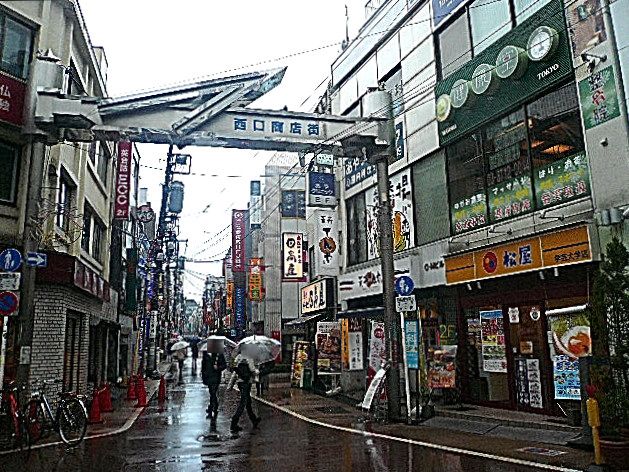 駅周辺　商店街