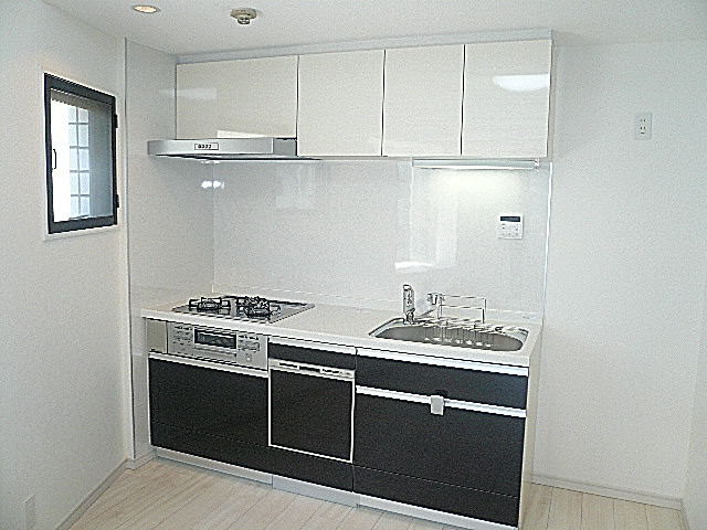 清潔感あるシステムキッチン