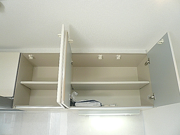 キッチン　吊戸棚