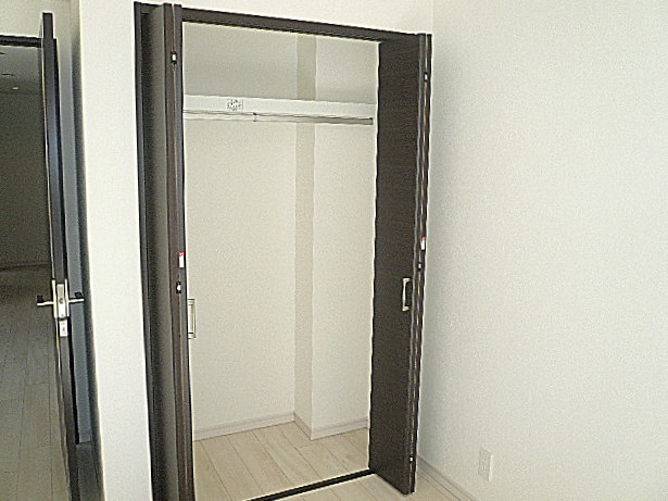 洋室6.8帖　クローゼット