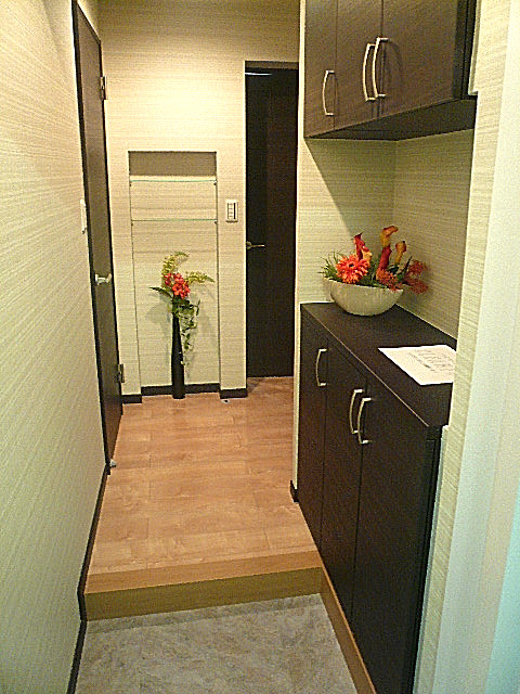 インテリアも楽しめる玄関ホールです。