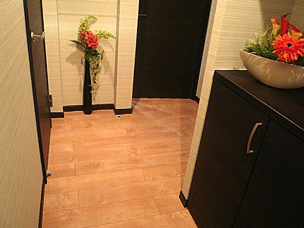 インテリアも楽しめる玄関ホールです。