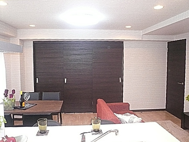 窓いっぱいの明るいLDK　14帖