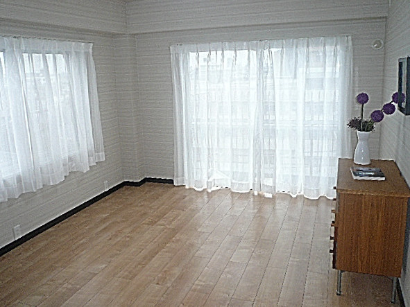 2面採光の洋室　6.8帖です。