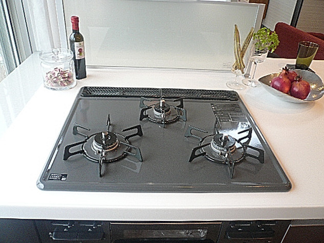 キッチン　3口コンロ