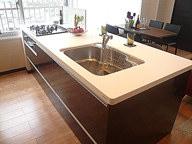 ワイドで広々システムキッチン