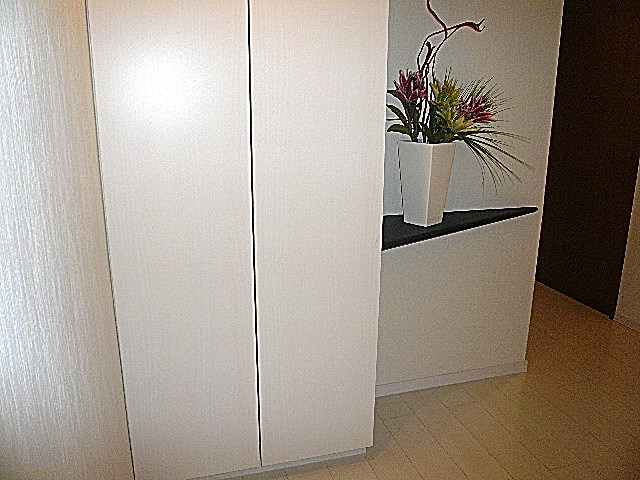 シャンボール柿の木坂　玄関収納お隣にカウンター♪