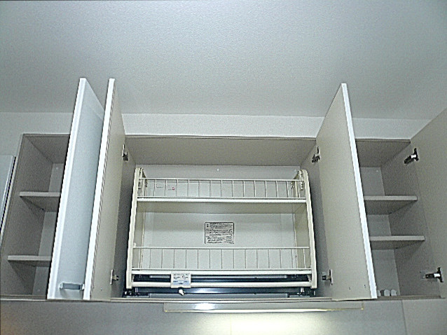 シャンボール柿の木坂　吊戸棚です。