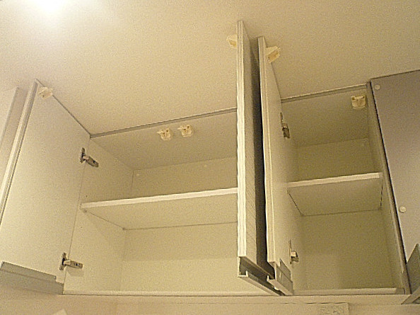 キッチン　吊戸棚です。