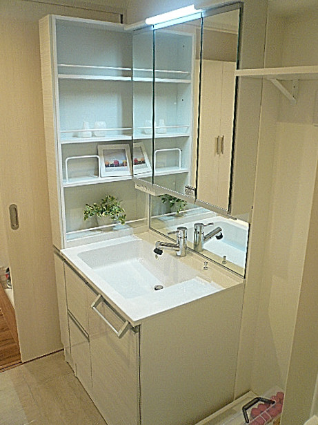 リネン庫もある洗面化粧台です。