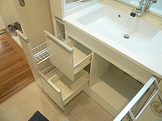 洗面化粧台　収納。