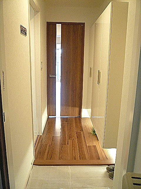 温もり感じる廊下です。