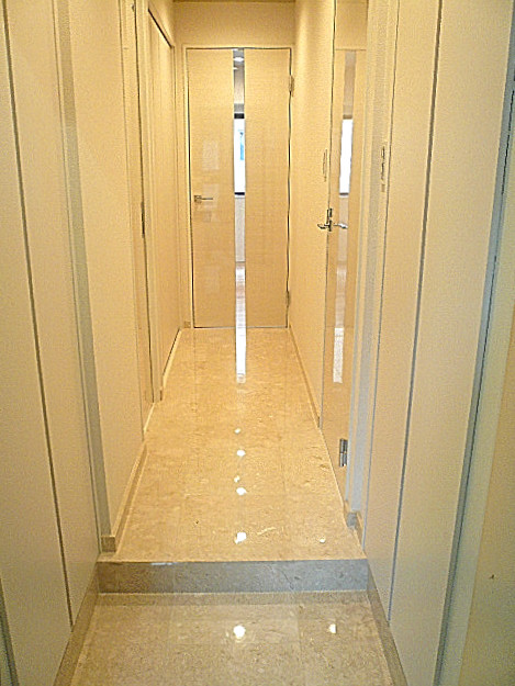 マンションフロイント麻布　高級感ある廊下です。