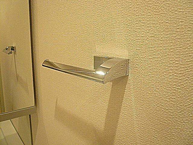 マンションフロイント麻布　洗面化粧台　タオルハンガー。