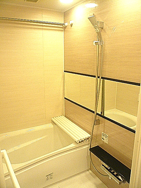 マンションフロイント麻布　浴室乾燥付　浴室です。