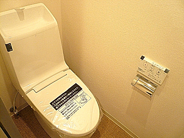 マンションフロイント麻布 ウォシュレット一体型トイレです。