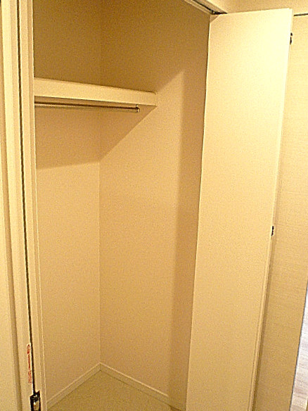 マンションフロイント麻布　廊下にあるクローゼットです。