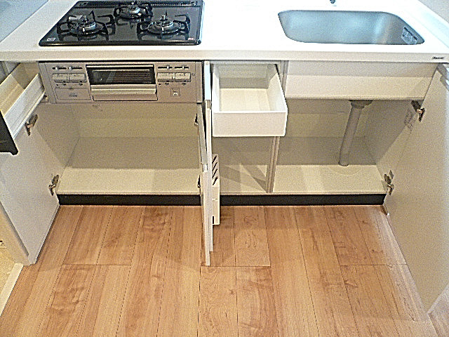 マンションフロイント麻布　システムキッチン　収納です。