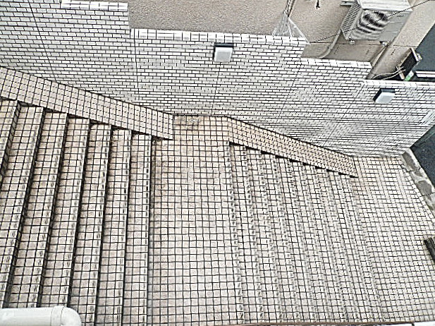 マンションフロイント麻布　バルコニー下になります。