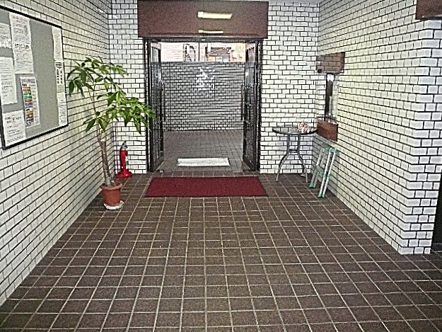 マンションフロイント麻布　エントランス内とてもキレイです。