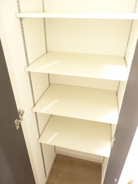 第1恵比寿マンション　廊下の収納