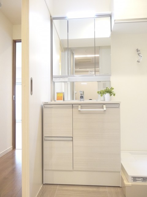 第1恵比寿マンション　シャワー付き洗面化粧台