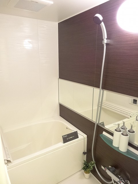 追い焚き機能付きのバスルーム