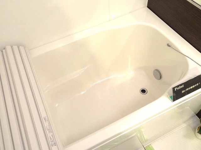 追い焚き機能付きのバスルーム