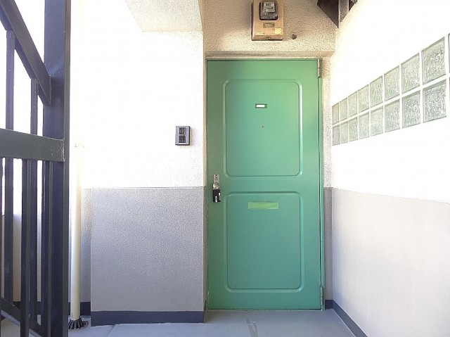 第2豪徳寺ハイム　玄関前