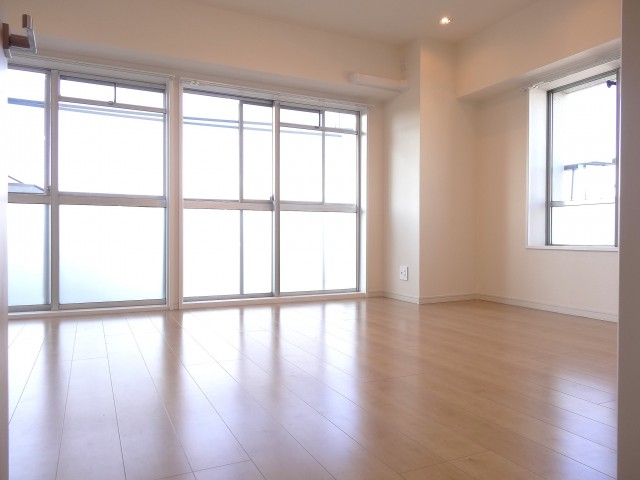 2面採光の明るいLDK