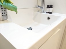 スクエア型のスタイリッシュな洗面ボウル