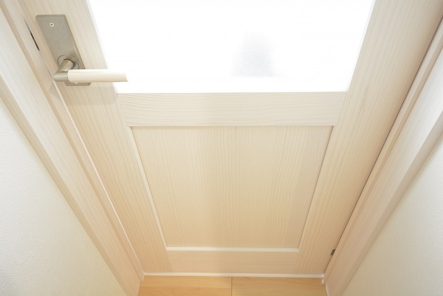 メイゾン西麻布　リビングダイニングの扉