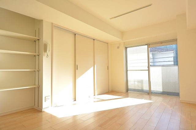 メイゾン西麻布　可動式の2枚扉