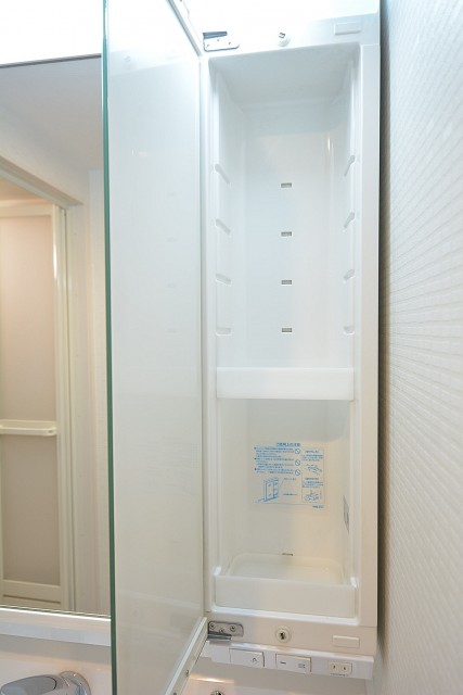 ミサワホームズ東大井　ハブラシ類の収納場所に・・・