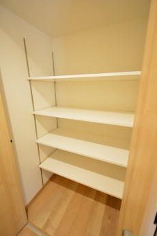 パークハイム上馬　廊下収納402