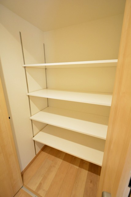 パークハイム上馬　廊下収納402