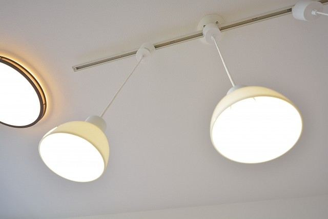 ミサワホームズ東大井　ＬＤ天井部のライティングレール