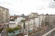 マンション白金苑　洋室約7.5帖からの景観