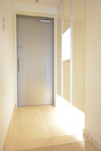 大崎南パークハウス　明るい玄関ホール