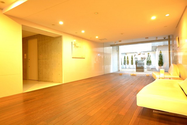 セルフィスタ渋谷　エントランスホール