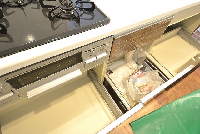 タウンシップ尾山台　スライド収納で出し入れ楽々