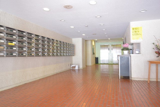 マンションニュー本郷　エントランス