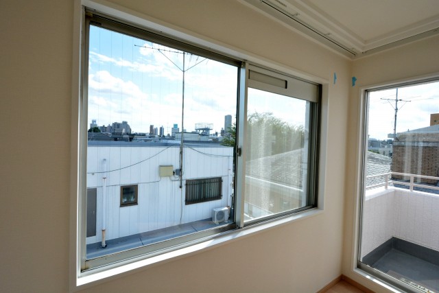 パークハイム上馬　リビングダイニングキッチン窓402