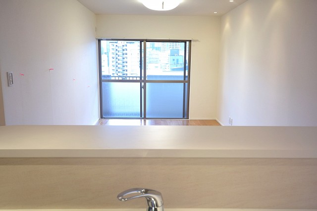 芝パークサイドハイツ キッチンからリビング