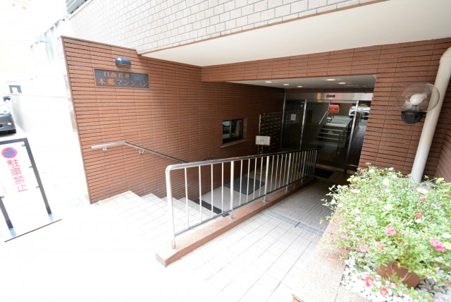 日商岩井本郷マンション　エントランス