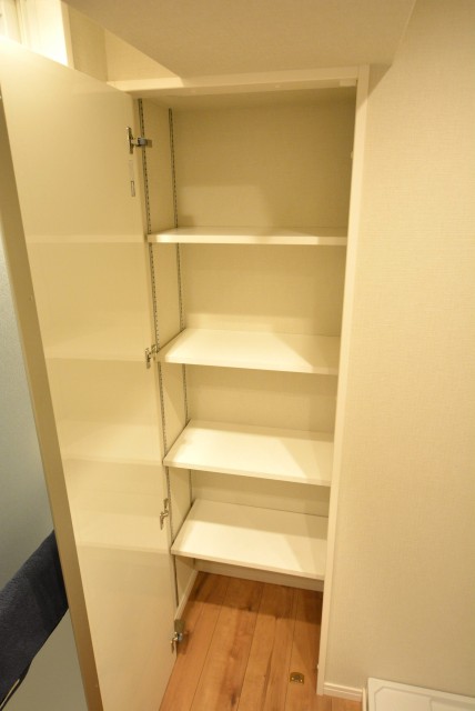 日商岩井本郷マンション　リネン庫