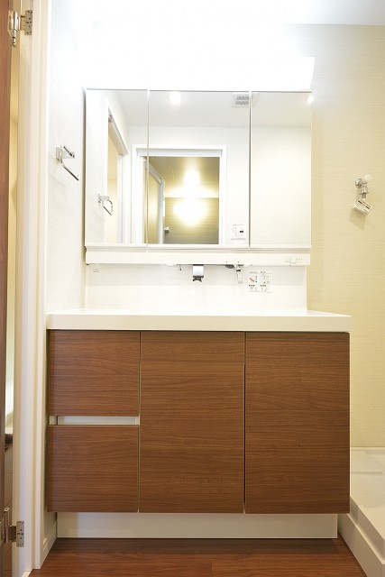 浜町グランドハイツ　LIXIL製の洗面化粧台